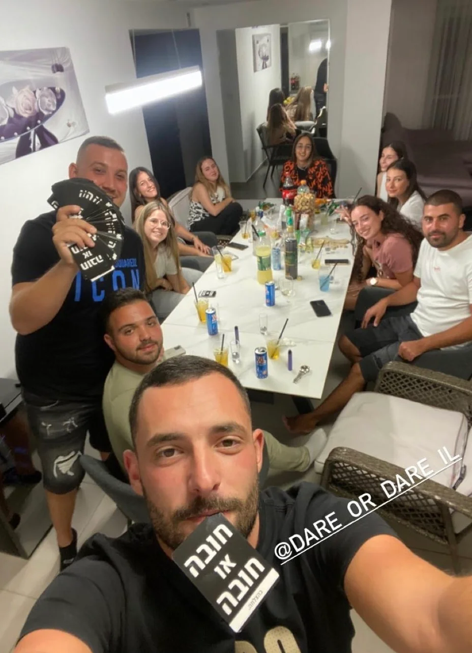 חובה או חובה - משחק השתייה המוביל בישראל עם 160 קלפים לחברים photo review
